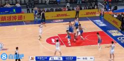连续吃瘪!克里斯先是篮下被李炎哲大帽&又被李炎哲生断
